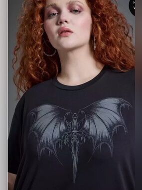 Torrid Nightfall Size 4(4X)(26) Oversized Short Sleeve T-shirt w/Dagger Bat